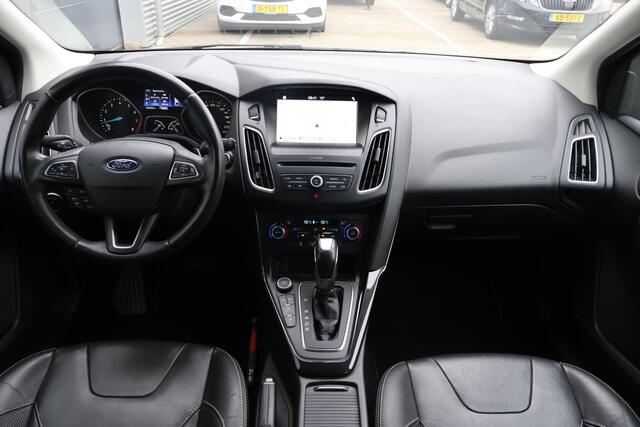 Ford FOCUS 1.5 Titanium Carplay | Camera | Stoel+Stuur Verwarming | Full Leder | Parkeerhulp | PDC | Nette Staat | Keyless | NAP
