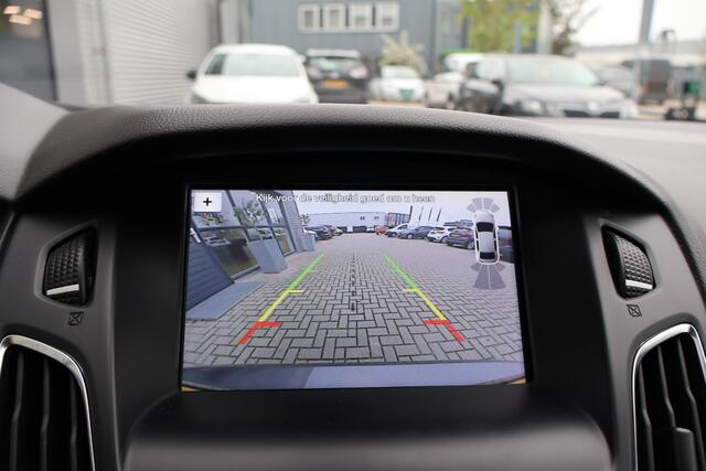 Ford FOCUS 1.5 Titanium Carplay | Camera | Stoel+Stuur Verwarming | Full Leder | Parkeerhulp | PDC | Nette Staat | Keyless | NAP