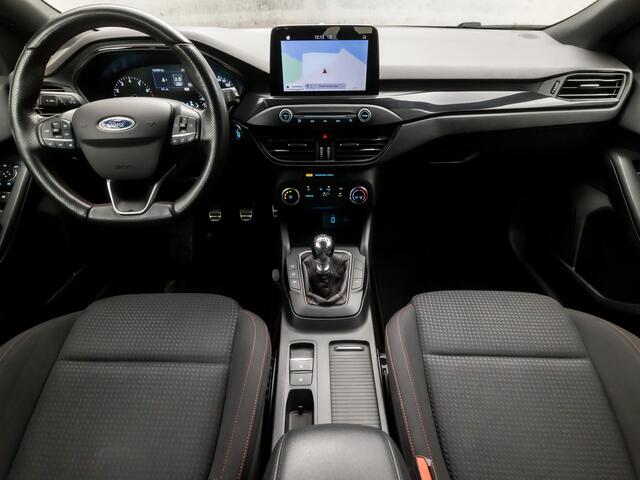 Ford FOCUS 1.0 EcoBoost ST Line Sport (APPLE CARPLAY, GROOT NAVI, CLIMATE, ZWART HEMEL, SPORTSTOELEN, CRUISE, LANE ASSIST, PARKEERSENSOREN, NIEUWSTAAT)