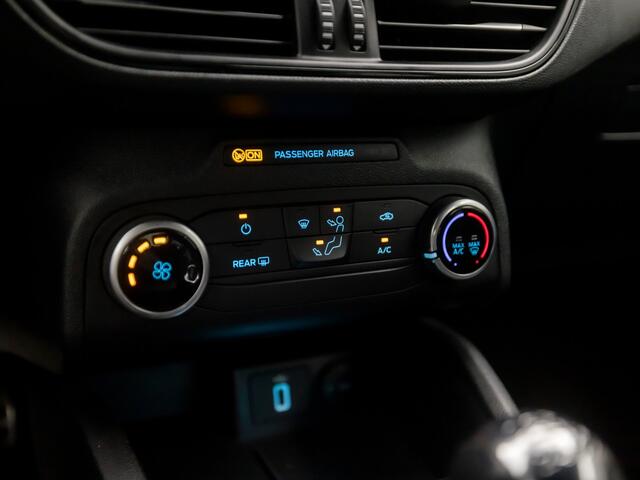 Ford FOCUS 1.0 EcoBoost ST Line Sport (APPLE CARPLAY, GROOT NAVI, CLIMATE, ZWART HEMEL, SPORTSTOELEN, CRUISE, LANE ASSIST, PARKEERSENSOREN, NIEUWSTAAT)