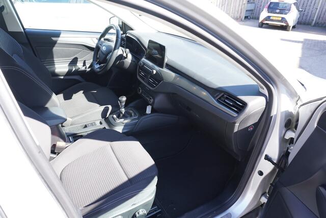 Ford FOCUS 1.0 EcoBoost Titanium Business TREKHAAK CAMERA PDC CARPLAY