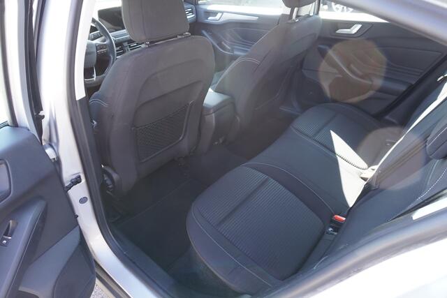 Ford FOCUS 1.0 EcoBoost Titanium Business TREKHAAK CAMERA PDC CARPLAY