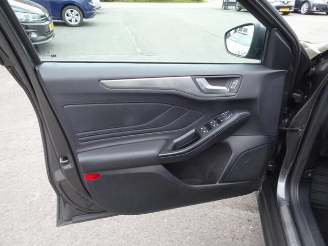 Ford FOCUS Wagon 1.0 EcoBoost Active Business Automatische airco, voorruit verwarming, stuur verwarming, stoelverwarming, licht metalen velgen, cruise controle, trekhaak, enz.
