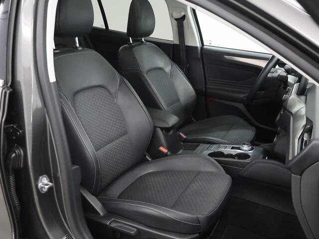 Ford FOCUS 1.0 EcoBoost Automaat Titanium Business | Adaptive LED koplampen | Panoramadak | Winterpack | Elekt. Achterklep | Elekt. Verstelbare Bestuurdersstoel | Navigatie |