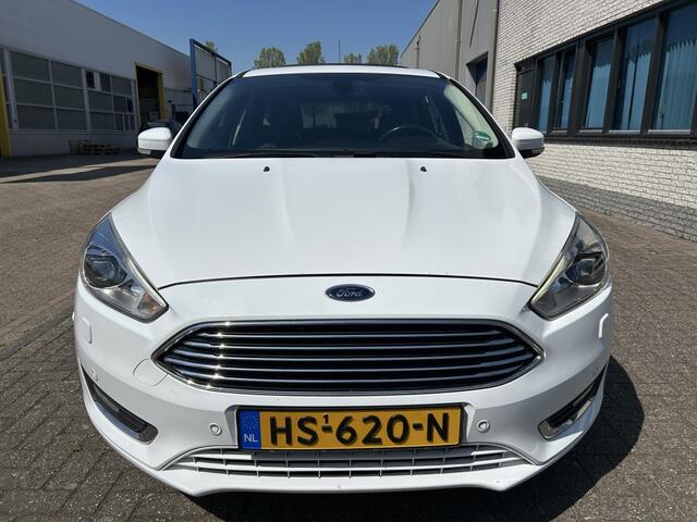 Ford FOCUS 1.5 Titanium Sport Edition AUT XENON SCHUIFDAK NAP!