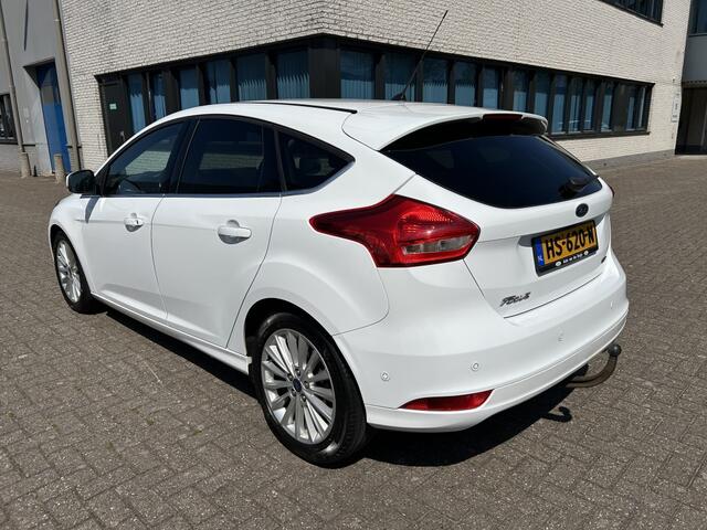 Ford FOCUS 1.5 Titanium Sport Edition AUT XENON SCHUIFDAK NAP!