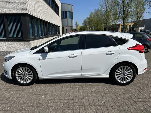 Ford FOCUS 1.5 Titanium Sport Edition AUT XENON SCHUIFDAK NAP!
