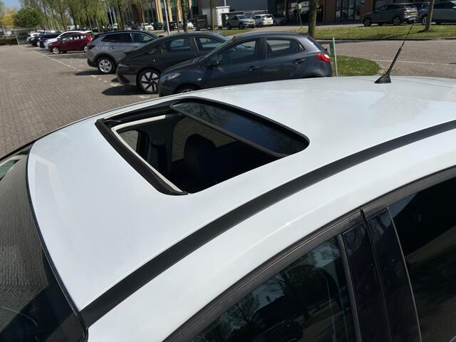 Ford FOCUS 1.5 Titanium Sport Edition AUT XENON SCHUIFDAK NAP!