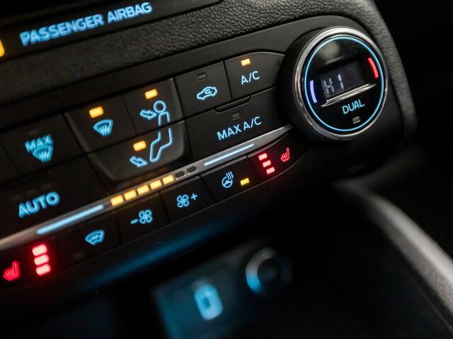 Ford FOCUS Wagon 1.0 EcoBoost ST Line (APPLE CARPLAY, GROOT NAVI, STUUR/STOELVERWARMING, CLIMATE, SPORTSTOELEN, PARKEERSENSOREN, KEYLESS, TREKHAAK, NIEUWSTAAT)