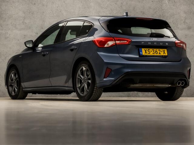 Ford FOCUS 1.0 EcoBoost ST Line (APPLE CARPLAY, GROOT NAVI, STUUR/STOELVERWARMING, SPORTSTOELEN, PARKEERSENSOREN, CLIMATE, NIEUWE APK, LM VELGEN, CRUISE, NIEUWSTAAT)