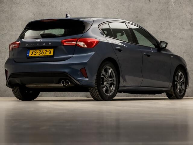 Ford FOCUS 1.0 EcoBoost ST Line (APPLE CARPLAY, GROOT NAVI, STUUR/STOELVERWARMING, SPORTSTOELEN, PARKEERSENSOREN, CLIMATE, NIEUWE APK, LM VELGEN, CRUISE, NIEUWSTAAT)