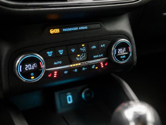 Ford FOCUS 1.0 EcoBoost ST Line (APPLE CARPLAY, GROOT NAVI, STUUR/STOELVERWARMING, SPORTSTOELEN, PARKEERSENSOREN, CLIMATE, NIEUWE APK, LM VELGEN, CRUISE, NIEUWSTAAT)