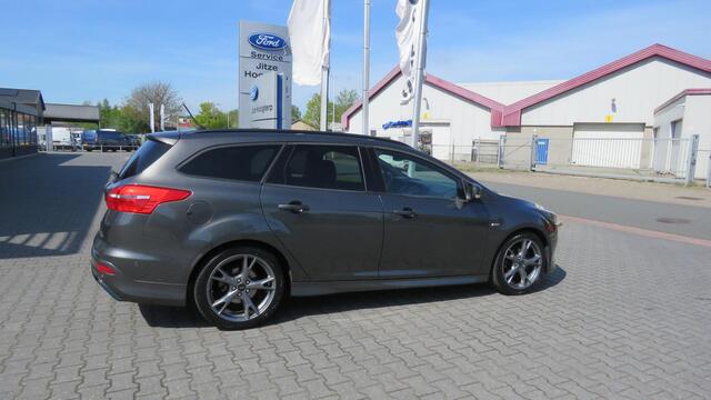 Ford FOCUS Wagon 1.0 ST-Line 125PK,NAVI,AFNEEMBARE TREKHAAK,CRUISE,PARKEERHULP,VOORRUIT VERWARMING.