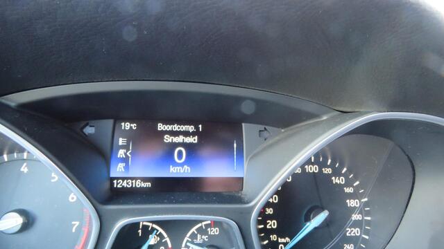 Ford FOCUS Wagon 1.0 ST-Line 125PK,NAVI,AFNEEMBARE TREKHAAK,CRUISE,PARKEERHULP,VOORRUIT VERWARMING.