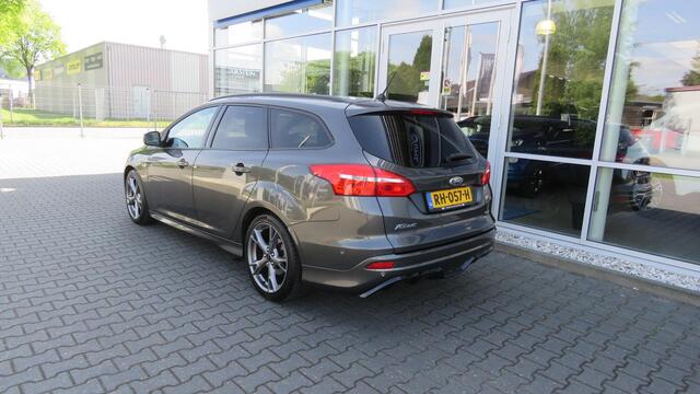 Ford FOCUS Wagon 1.0 ST-Line 125PK,NAVI,AFNEEMBARE TREKHAAK,CRUISE,PARKEERHULP,VOORRUIT VERWARMING.