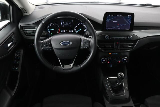 Ford FOCUS 1.5 EcoBoost Titanium | Stoel & stuurverwarming | Trekhaak | Carplay | Full LED | Camera | Navigatie | Keyless | Climate control