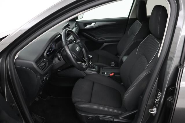 Ford FOCUS 1.5 EcoBoost Titanium | Stoel & stuurverwarming | Trekhaak | Carplay | Full LED | Camera | Navigatie | Keyless | Climate control