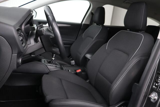 Ford FOCUS 1.5 EcoBoost Titanium | Stoel & stuurverwarming | Trekhaak | Carplay | Full LED | Camera | Navigatie | Keyless | Climate control