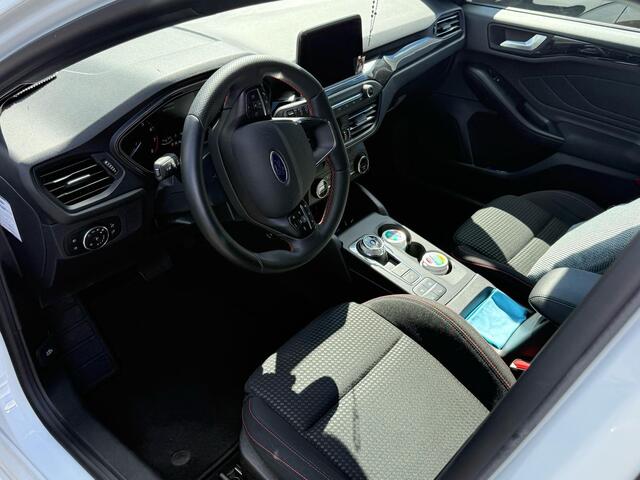 Ford FOCUS Wagon 1.5 EcoBoost ST Line X Business 150pk Automaat | Trekhaak | Dodehoeksensoren | Winterpack | Full LED | Dealer onderhouden