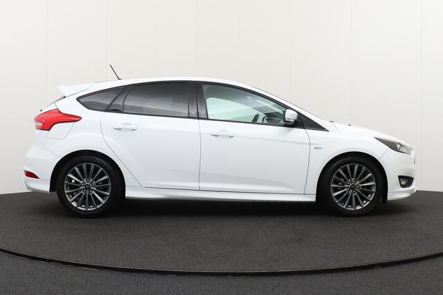 Ford FOCUS 1.0 126 PK ST-Line Camera Carplay 17' LMV Navi LED