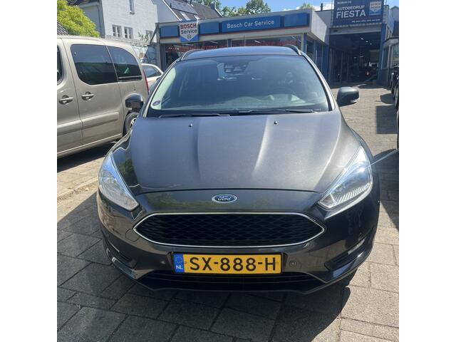 Ford FOCUS Wagon 1.0 Lease Edition mooie complete auto oa. Stoel en stuur verwarming en apple carplay