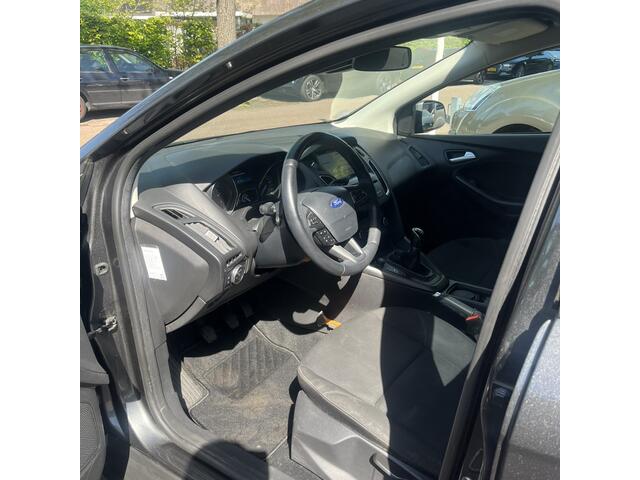 Ford FOCUS Wagon 1.0 Lease Edition mooie complete auto oa. Stoel en stuur verwarming en apple carplay