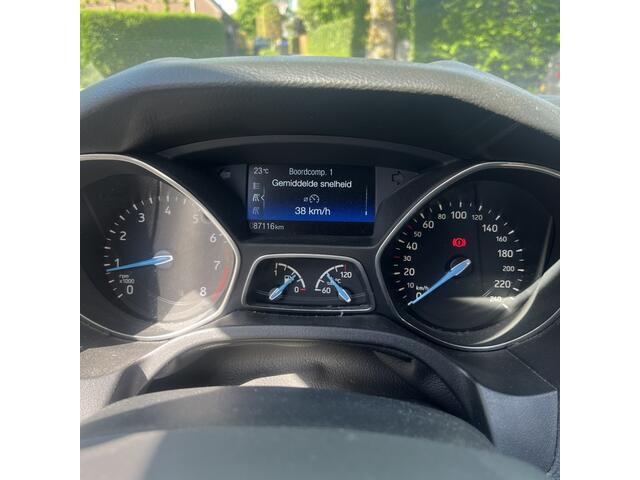Ford FOCUS Wagon 1.0 Lease Edition mooie complete auto oa. Stoel en stuur verwarming en apple carplay