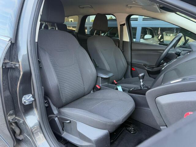 Ford FOCUS Wagon 1.0 EcoBoost Titanium Clima Cruise Navi
