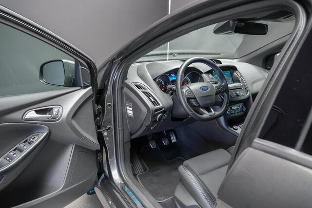 Ford FOCUS RS 2.3 350pk |19" Tec|launch control|Sony|Apple Carplay|camera|bi-xenon|cruise control|winterpack|DAB|