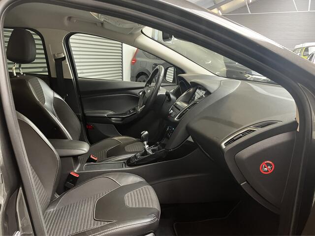 Ford FOCUS Wagon 1.5 TITANIUM/NAVI/PDC/CAM/TREKH/BLIS/ADAPTIVE CR/XENON/ENZ