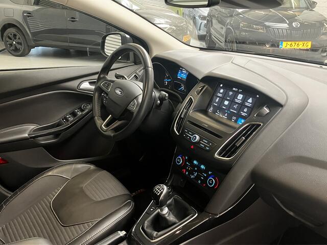 Ford FOCUS Wagon 1.5 TITANIUM/NAVI/PDC/CAM/TREKH/BLIS/ADAPTIVE CR/XENON/ENZ