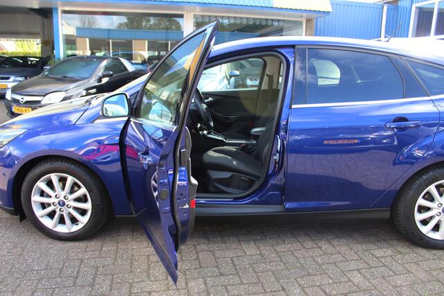 Ford FOCUS 1.0i "Titanium" Cruise - Navi - Automaat !!! 125 Pk
