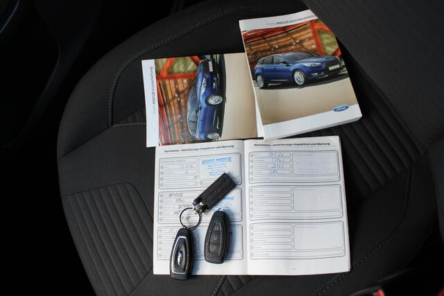 Ford FOCUS 1.0i "Titanium" Cruise - Navi - Automaat !!! 125 Pk