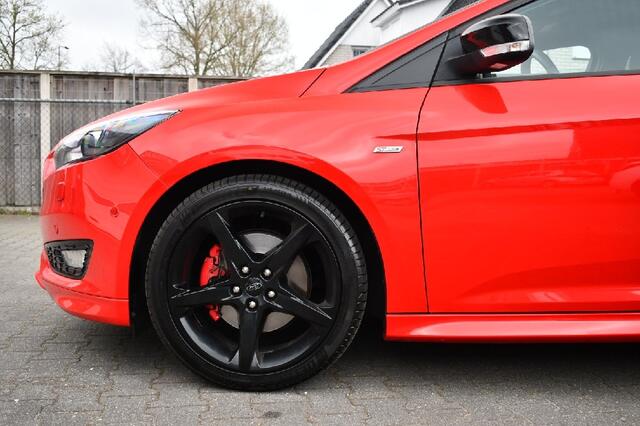 Ford FOCUS 1.5 ST-Line Red Edition Carplay|Stoelverwarming