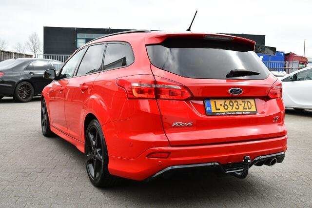 Ford FOCUS 1.5 ST-Line Red Edition Carplay|Stoelverwarming