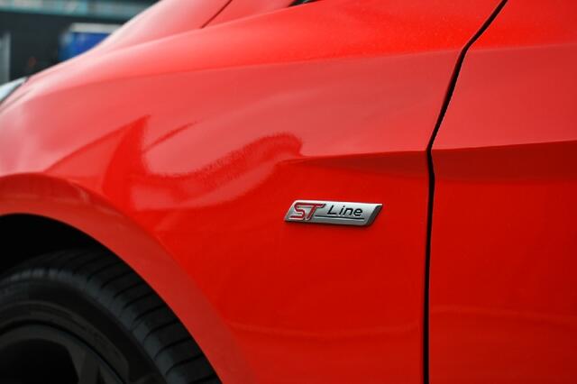 Ford FOCUS 1.5 ST-Line Red Edition Carplay|Stoelverwarming