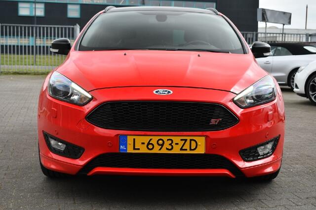 Ford FOCUS 1.5 ST-Line Red Edition Carplay|Stoelverwarming