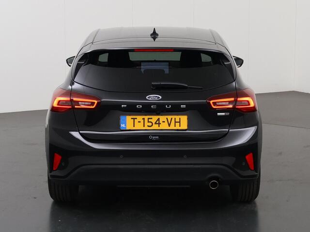 Ford FOCUS 1.0 EcoBoost Hybrid Titanium | Navigatie | Winterpack | Cruise Control Adaptief | Parkeercamera |