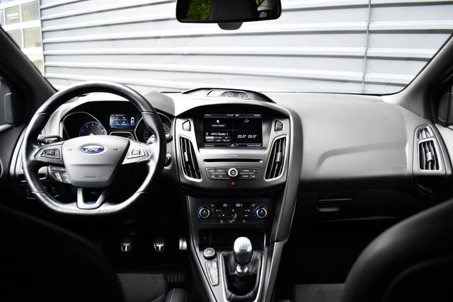 Ford FOCUS 2.3 RS 350pk | Milltek | Recaro Schaalstoelen | Camera | Stuurverwarming |