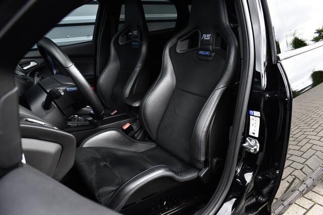 Ford FOCUS 2.3 RS 350pk | Milltek | Recaro Schaalstoelen | Camera | Stuurverwarming |