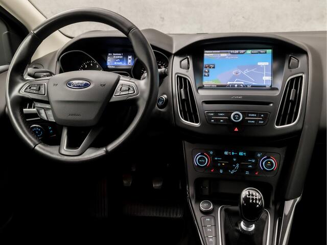 Ford FOCUS 1.0 Titanium Sport (GROOT NAVI, CLIMATE, STOELVERWARMING, SPORTSTOELEN, TREKHAAK, LM VELGEN, PARKEERSENSOREN, NIEUWSTAAT)