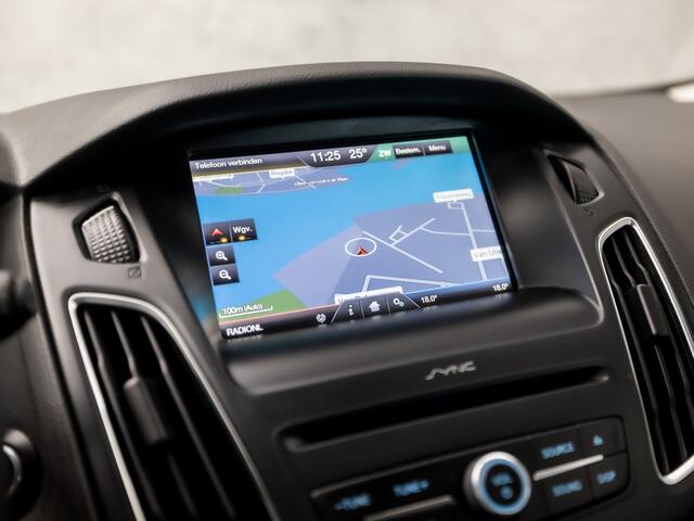 Ford FOCUS 1.0 Titanium Sport (GROOT NAVI, CLIMATE, STOELVERWARMING, SPORTSTOELEN, TREKHAAK, LM VELGEN, PARKEERSENSOREN, NIEUWSTAAT)