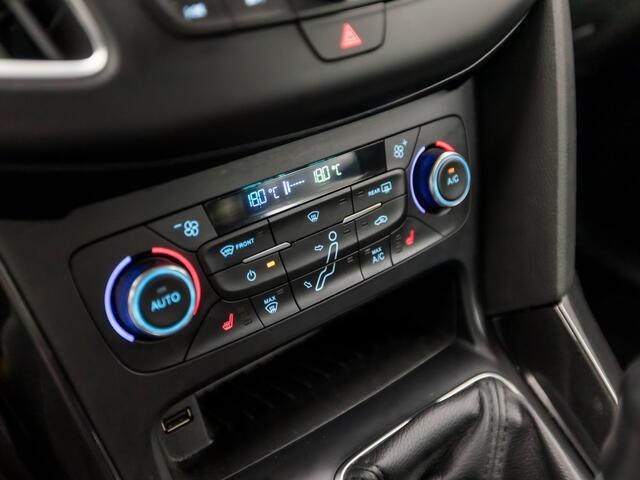 Ford FOCUS 1.0 Titanium Sport (GROOT NAVI, CLIMATE, STOELVERWARMING, SPORTSTOELEN, TREKHAAK, LM VELGEN, PARKEERSENSOREN, NIEUWSTAAT)