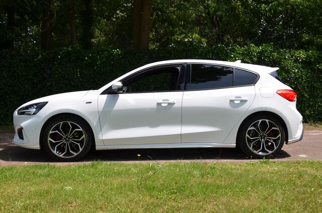 Ford FOCUS 1.0 EcoBoost ST Line Business Navi/Pdc/Ecc/Stoel ruit en stuurverwarming/Cr-Controle/Privacy-Glass/18-Inch Lmv/Achteruitrijcamera