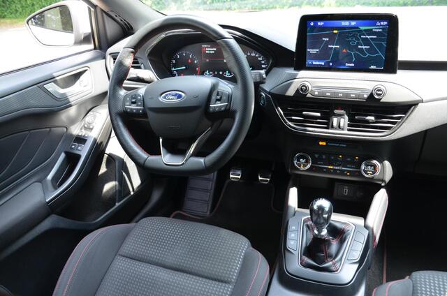 Ford FOCUS 1.0 EcoBoost ST Line Business Navi/Pdc/Ecc/Stoel ruit en stuurverwarming/Cr-Controle/Privacy-Glass/18-Inch Lmv/Achteruitrijcamera