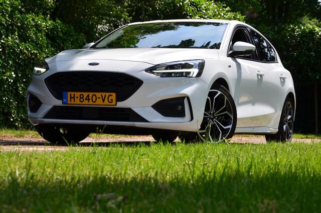 Ford FOCUS 1.0 EcoBoost ST Line Business Navi/Pdc/Ecc/Stoel ruit en stuurverwarming/Cr-Controle/Privacy-Glass/18-Inch Lmv/Achteruitrijcamera