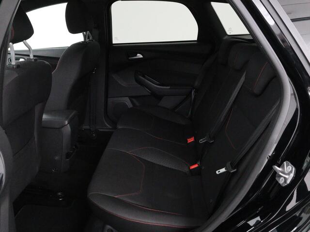 Ford FOCUS Wagon 1.0 EcoBoost ST-line | Stoel & Stuurverwarming | Trekhaak | PDC | Carplay | Navigatie | LMV 17 inch