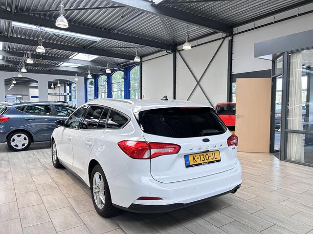 Ford FOCUS Wagon EcoBoost Hybrid 125pk Trend | Keyless | Camera | Cruise | Apple carplay | All season banden |