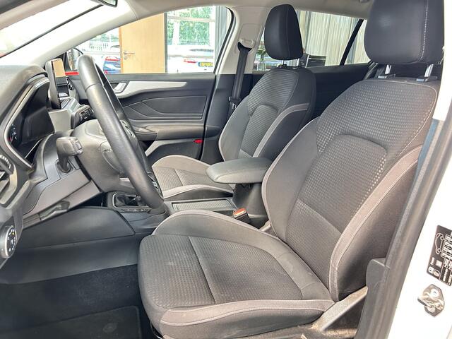 Ford FOCUS Wagon EcoBoost Hybrid 125pk Trend | Keyless | Camera | Cruise | Apple carplay | All season banden |