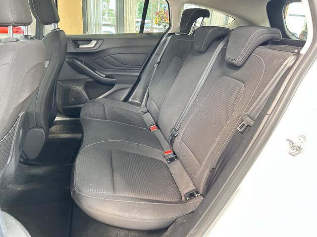 Ford FOCUS Wagon EcoBoost Hybrid 125pk Trend | Keyless | Camera | Cruise | Apple carplay | All season banden |